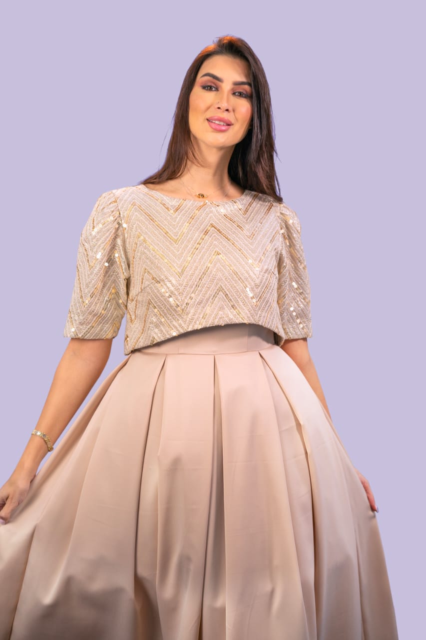 Occasion dress decorated with folk on the top, with a modern cut