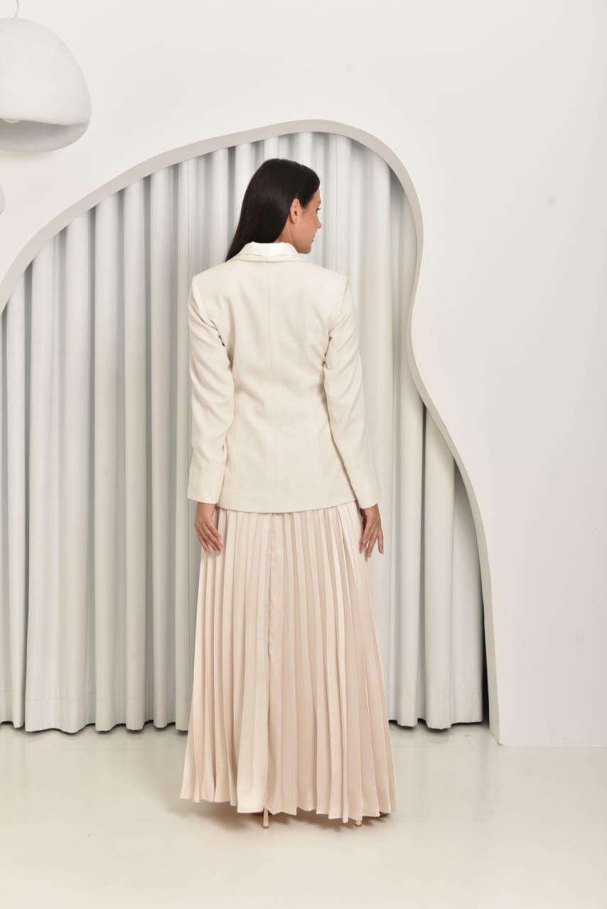 off white Short jacket with pleated skirt