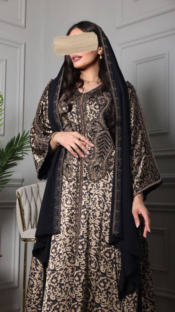 Dress with wide sleeves and a V-neck, fully embroidered and embroidered (Italian Silk) - Sync®